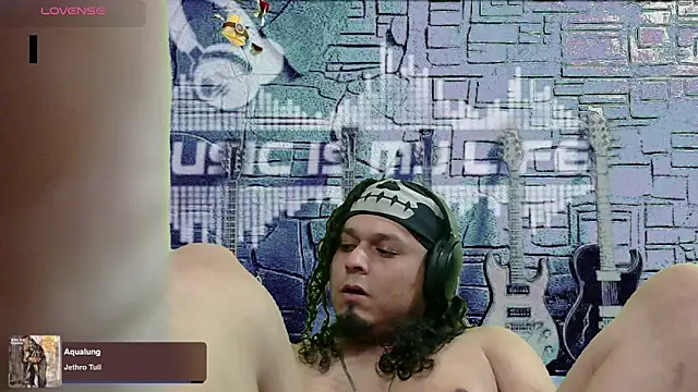 Snapshot of chino_roz chatting on 01-02-25, 09:43 chino roz online show from 01-02-25, 09:43