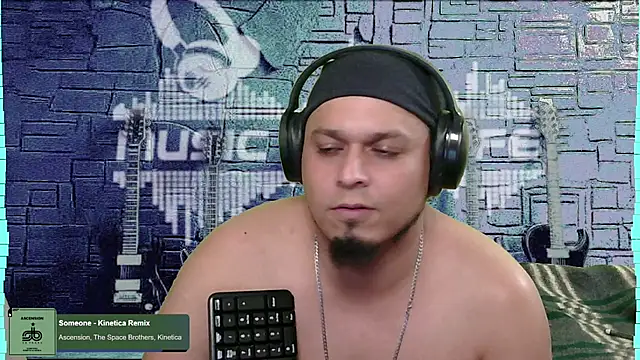 Snapshot of chino_roz chatting on 01-08-25, 09:01 chino roz online show from 01-08-25, 09:01