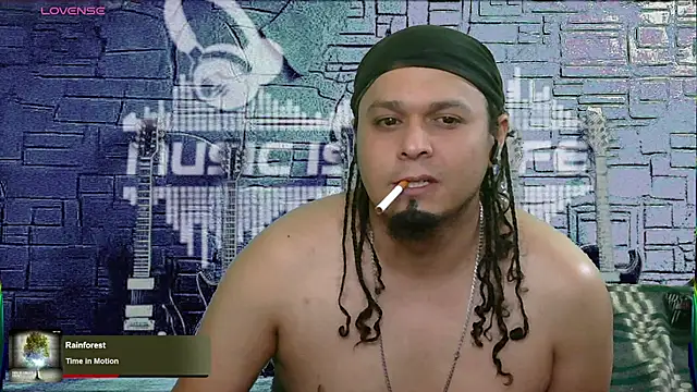 Snapshot of chino_roz chatting on 02-08-25, 11:33 chino roz online show from 02-08-25, 11:33
