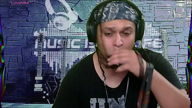 Snapshot of chino_roz chatting on 02-13-25, 02:52 chino roz online show from 02-13-25, 02:52