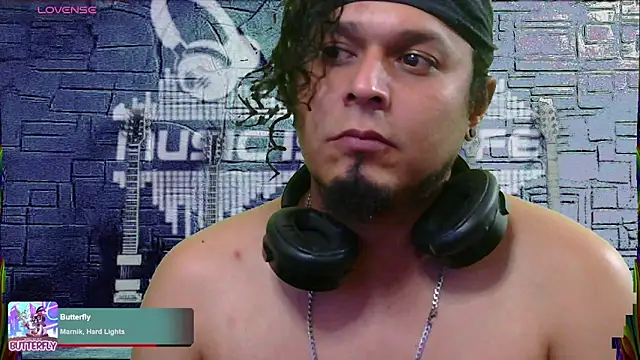 Snapshot of chino_roz chatting on 02-19-25, 06:22 chino roz online show from 02-19-25, 06:22