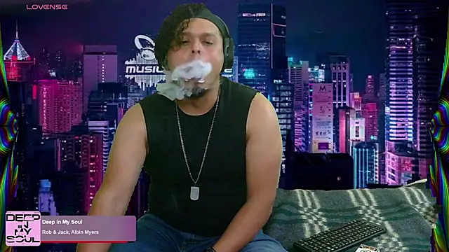 Snapshot of chino_roz chatting on 02-22-25, 08:42 chino roz online show from 02-22-25, 08:42