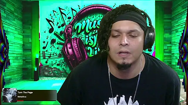 Snapshot of chino_roz chatting on 03-14-25, 03:25 chino roz online show from 03-14-25, 03:25