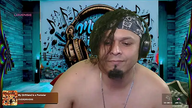 Snapshot of chino_roz chatting on 03-17-25, 01:03 chino roz online show from 03-17-25, 01:03