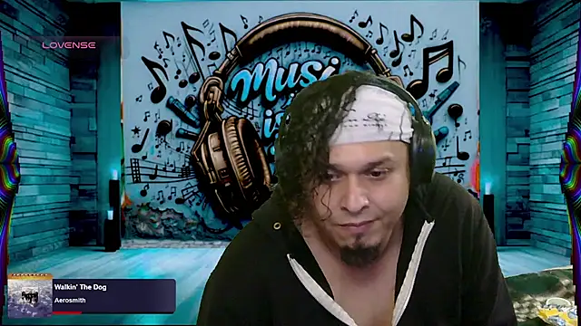 Snapshot of chino_roz chatting on 03-17-25, 02:56 chino roz online show from 03-17-25, 02:56