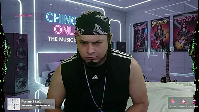 Snapshot of chino_roz chatting on 10-14-25, 09:10 chino roz online show from 10-14-25, 09:10