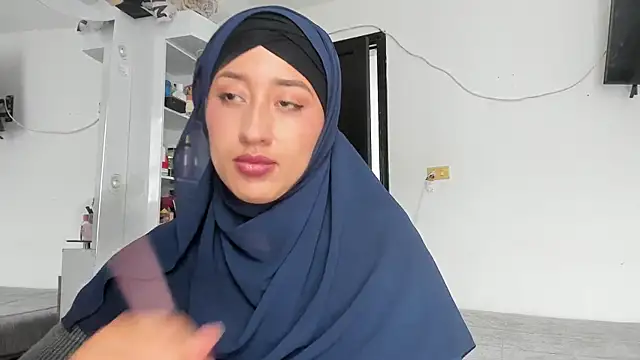 Snapshot of adila_anich chatting on 09-18-25, 05:37 adila anich online show from 09-18-25, 05:37