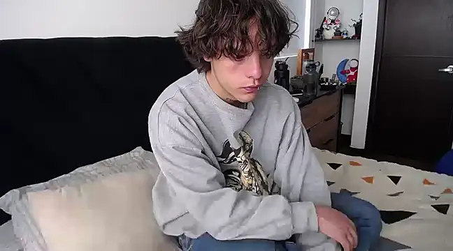 Snapshot of Santiago_kiler chatting on 02-18-25, 12:49 Santiago kiler online show from 02-18-25, 12:49