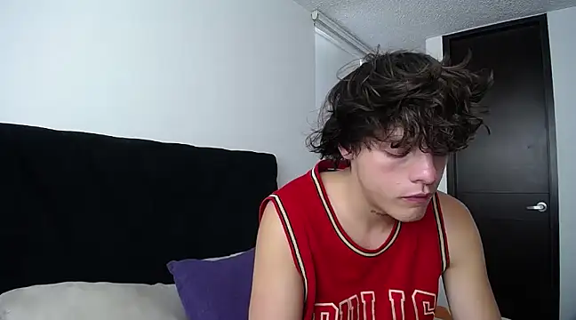 Snapshot of Santiago_kiler chatting on 02-27-25, 06:31 Santiago kiler online show from 02-27-25, 06:31