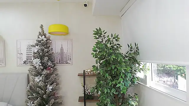 Snapshot of Sassy--Girl chatting on 12-16-24, 06:38 Sassy--Girl online show from 12-16-24, 06:38