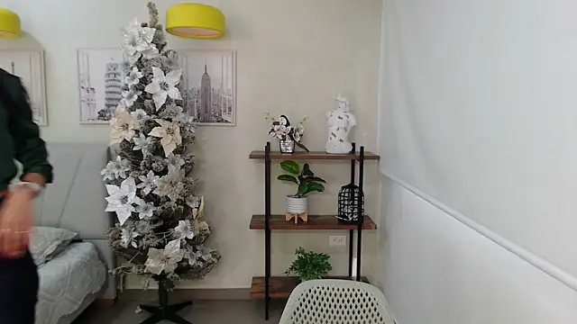 Snapshot of Sassy--Girl chatting on 12-23-24, 07:09 Sassy--Girl online show from 12-23-24, 07:09