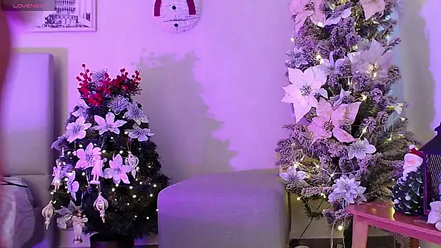 Snapshot of Sassy--Girl chatting on 12-24-24, 06:06 Sassy--Girl online show from 12-24-24, 06:06