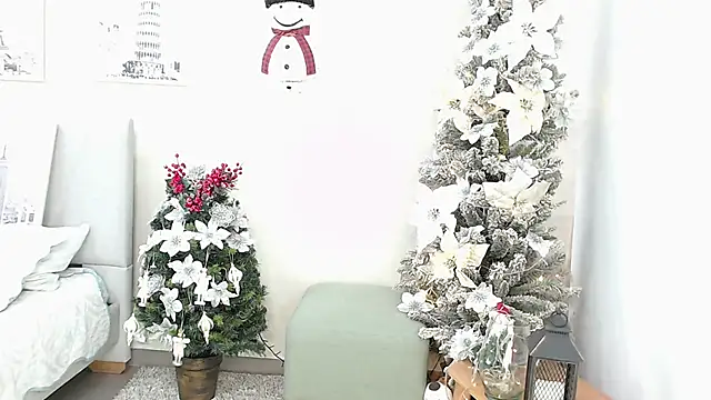 Snapshot of Sassy--Girl chatting on 12-26-24, 06:33 Sassy--Girl online show from 12-26-24, 06:33