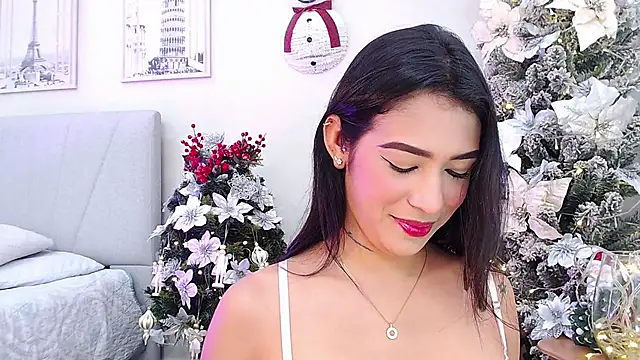 Snapshot of Sassy--Girl chatting on 12-27-24, 07:03 Sassy--Girl online show from 12-27-24, 07:03