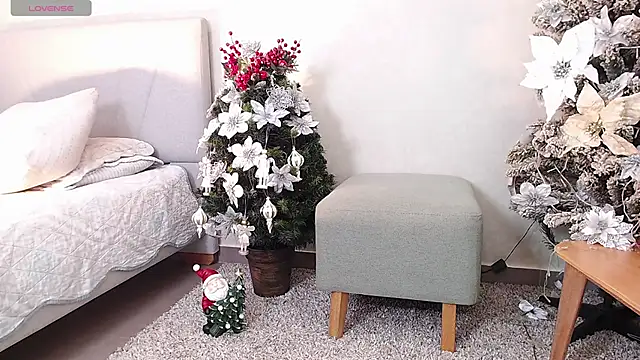 Snapshot of Sassy--Girl chatting on 12-31-24, 05:29 Sassy--Girl online show from 12-31-24, 05:29