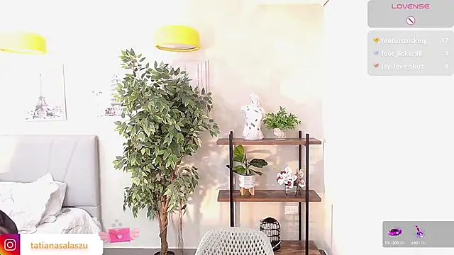 Snapshot of Sassy--Girl chatting on 01-06-25, 06:10 Sassy--Girl online show from 01-06-25, 06:10