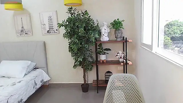 Snapshot of Sassy--Girl chatting on 01-07-25, 06:24 Sassy--Girl online show from 01-07-25, 06:24