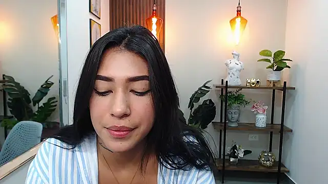 Snapshot of Sassy--Girl chatting on 01-16-25, 06:48 Sassy--Girl online show from 01-16-25, 06:48