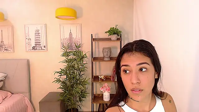 Snapshot of Sassy--Girl chatting on 02-11-25, 06:11 Sassy--Girl online show from 02-11-25, 06:11