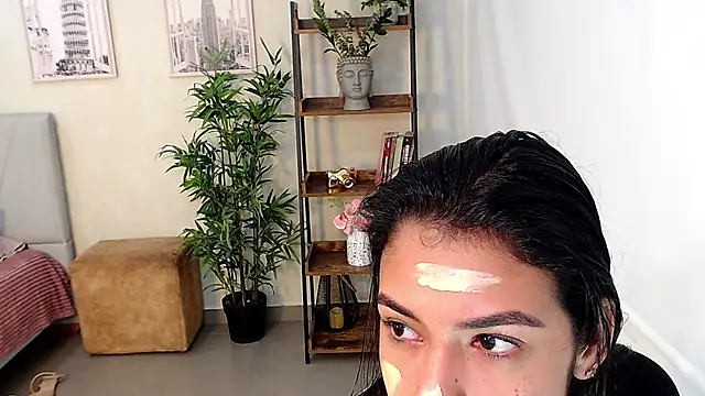 Snapshot of Sassy--Girl chatting on 02-14-25, 06:51 Sassy--Girl online show from 02-14-25, 06:51