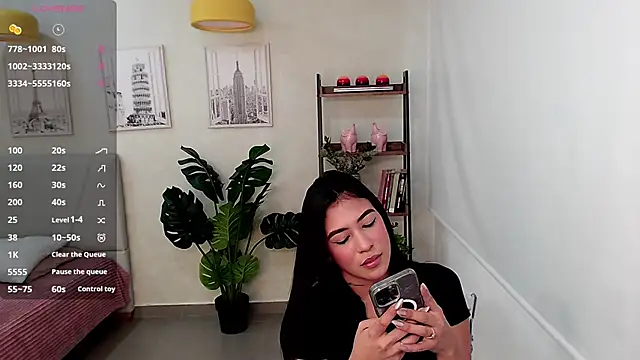 Snapshot of Sassy--Girl chatting on 02-18-25, 06:04 Sassy--Girl online show from 02-18-25, 06:04