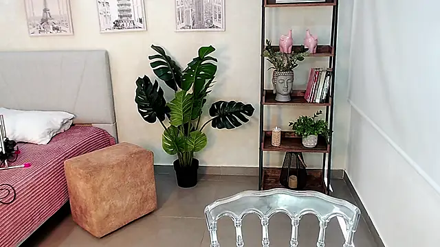 Snapshot of Sassy--Girl chatting on 02-19-25, 06:10 Sassy--Girl online show from 02-19-25, 06:10