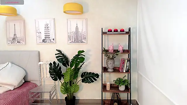 Snapshot of Sassy--Girl chatting on 02-21-25, 06:15 Sassy--Girl online show from 02-21-25, 06:15