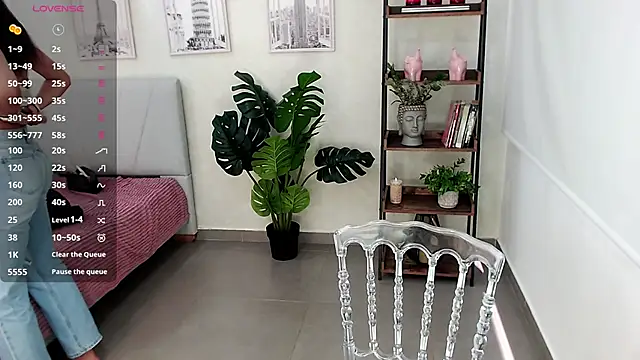 Snapshot of Sassy--Girl chatting on 02-24-25, 06:04 Sassy--Girl online show from 02-24-25, 06:04