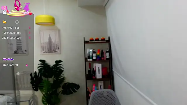 Snapshot of Sassy--Girl chatting on 03-12-25, 06:00 Sassy--Girl online show from 03-12-25, 06:00