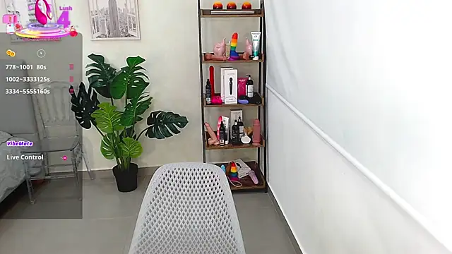 Snapshot of Sassy--Girl chatting on 03-13-25, 06:12 Sassy--Girl online show from 03-13-25, 06:12