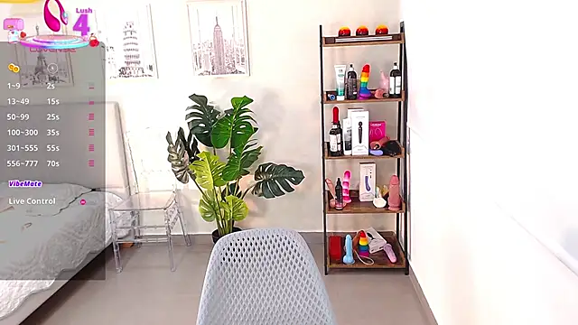 Snapshot of Sassy--Girl chatting on 03-14-25, 06:18 Sassy--Girl online show from 03-14-25, 06:18