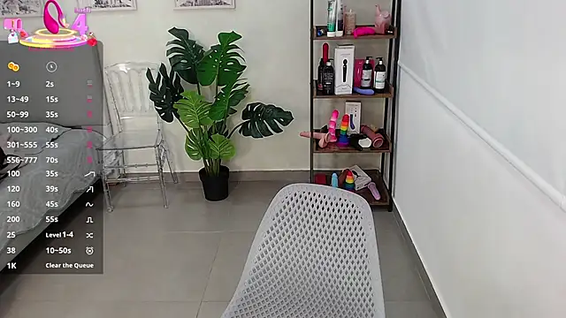 Snapshot of Sassy--Girl chatting on 03-17-25, 06:11 Sassy--Girl online show from 03-17-25, 06:11