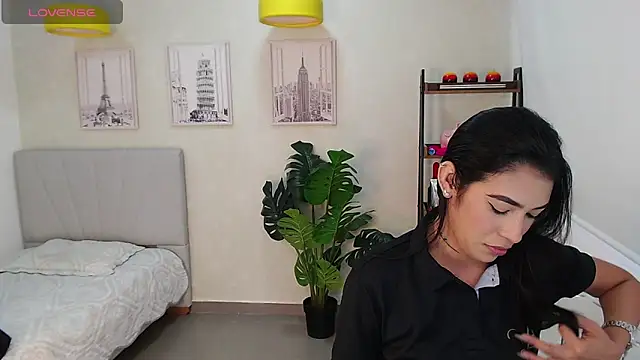 Snapshot of Sassy--Girl chatting on 03-18-25, 06:04 Sassy--Girl online show from 03-18-25, 06:04