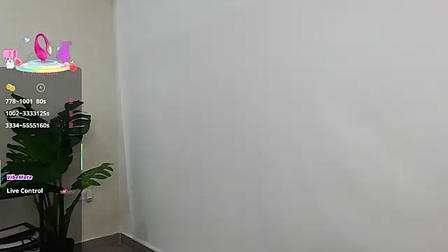 Snapshot of Sassy--Girl chatting on 03-21-25, 06:18 Sassy--Girl online show from 03-21-25, 06:18