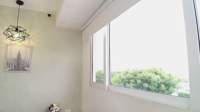 Snapshot of Sassy--Girl chatting on 09-12-25, 06:08 Sassy--Girl online show from 09-12-25, 06:08