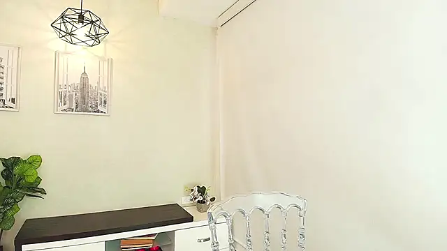 Snapshot of Sassy--Girl chatting on 09-18-25, 06:10 Sassy--Girl online show from 09-18-25, 06:10