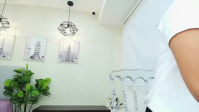 Snapshot of Sassy--Girl chatting on 09-22-25, 06:10 Sassy--Girl online show from 09-22-25, 06:10