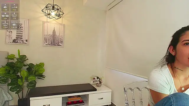 Snapshot of Sassy--Girl chatting on 09-25-25, 06:11 Sassy--Girl online show from 09-25-25, 06:11