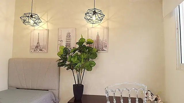 Snapshot of Sassy--Girl chatting on 10-04-25, 06:28 Sassy--Girl online show from 10-04-25, 06:28