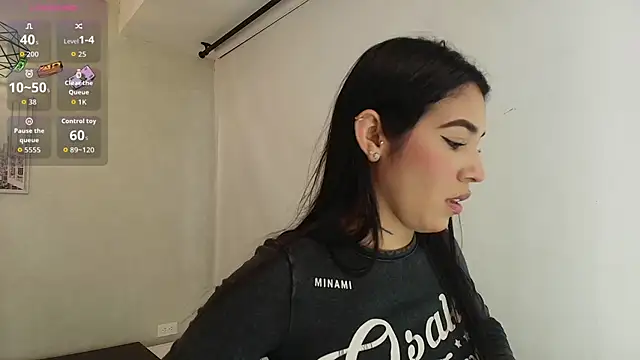 Snapshot of Sassy--Girl chatting on 11-15-25, 06:15 Sassy--Girl online show from 11-15-25, 06:15