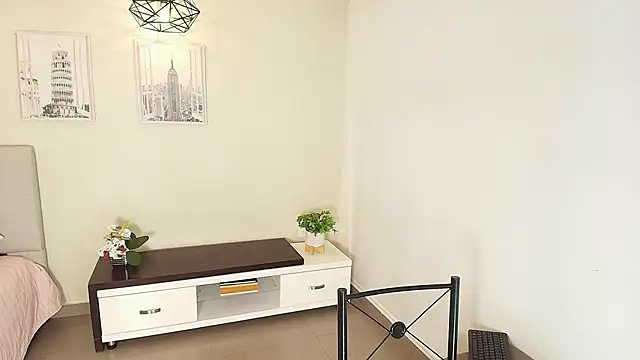 Snapshot of Sassy--Girl chatting on 11-21-25, 06:17 Sassy--Girl online show from 11-21-25, 06:17