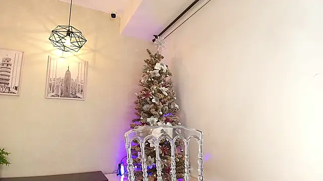 Snapshot of Sassy--Girl chatting on 11-29-25, 07:50 Sassy--Girl online show from 11-29-25, 07:50