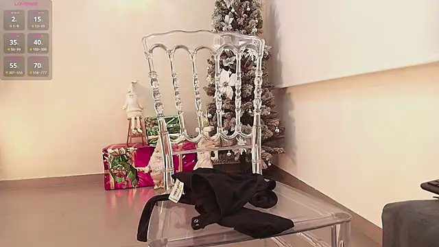 Snapshot of Sassy--Girl chatting on 12-14-25, 11:04 Sassy--Girl online show from 12-14-25, 11:04