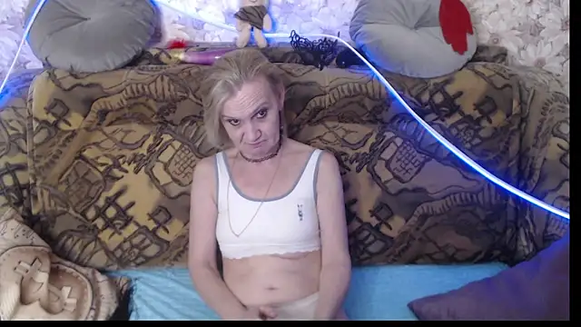 Snapshot of MissBekker chatting on 12-17-24, 06:13 MissBekker online show from 12-17-24, 06:13