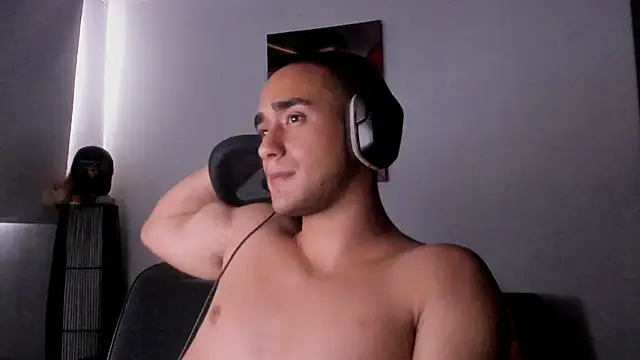 Snapshot of AlexRivera6 chatting on 12-19-24, 10:10 AlexRivera6 online show from 12-19-24, 10:10