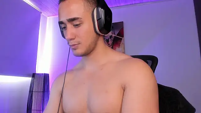 Snapshot of AlexRivera6 chatting on 12-24-24, 09:33 AlexRivera6 online show from 12-24-24, 09:33