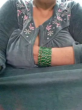 Snapshot of Kavya_XX chatting on 12-28-24, 05:12 Kavya XX online show from 12-28-24, 05:12