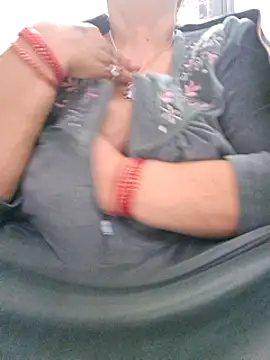 Snapshot of Kavya_XX chatting on 12-29-24, 05:42 Kavya XX online show from 12-29-24, 05:42