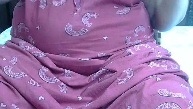 Snapshot of Kavya_XX chatting on 10-16-25, 12:44 Kavya XX online show from 10-16-25, 12:44