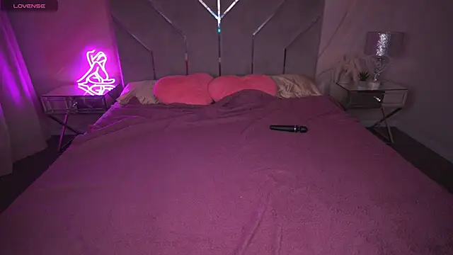 Daphne Moss online show from 03-10-25, 01:43